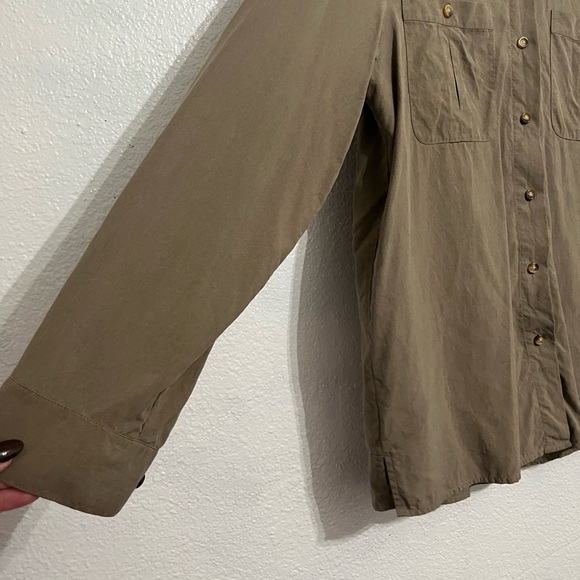 Women’s Orvis 100% Silk Button Up Blouse Size Medium Brown Mushroom - Picture 3 of 7